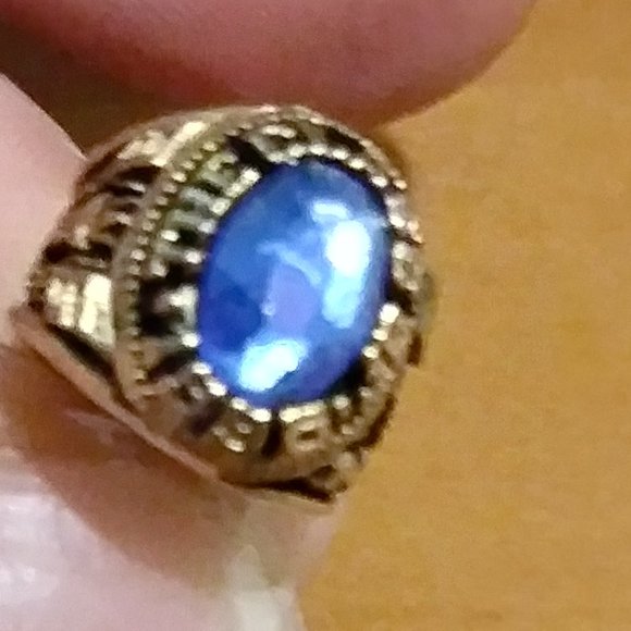 Vintage Class of 1996 Class Ring Charm wBlue Stone - Picture 6 of 7